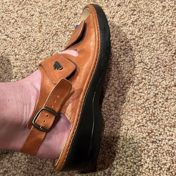 Fly Flot Italy Anatomic Leather Adjustable Strap buckle Sandals Size 41 Tan EUC - Picture 2 of 8